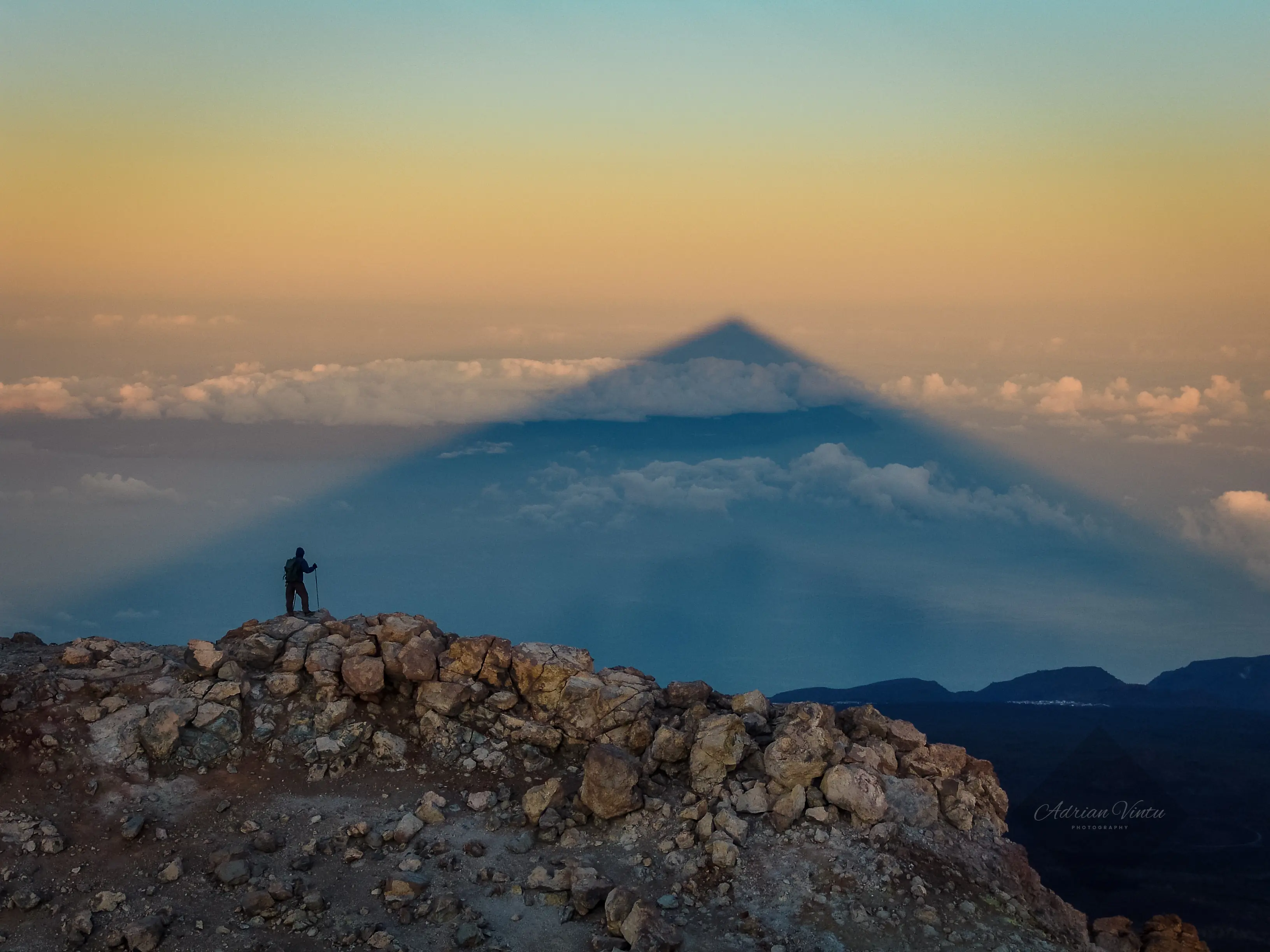 La Sombra del Teide, obra fotográfica de Adrian Vintu